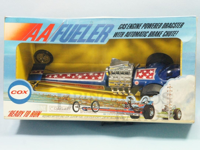 Brinquedo antigo Dragster Eliminator II com 35,00 cm de comprimento Motor a Gasolina no final do percurso aciona o Para-quedas automaticamente Década de 1970 Caixa Lacrada