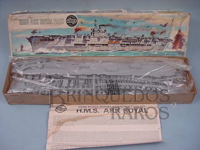 Brinquedo antigo Porta Aviões HMS Ark Royal