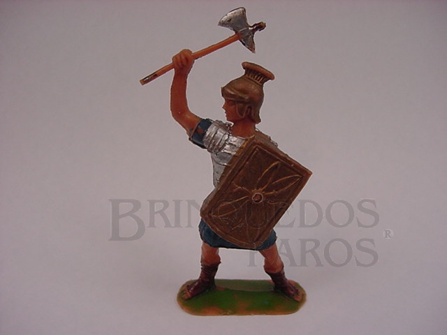 Brinquedo antigo Soldado Romano com escudo e machado