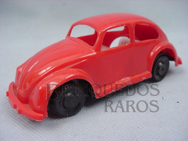 Brinquedo antigo Volkswagen Sedan com 11,00 cm de comprimento vermelho com interior branco Década de 1970