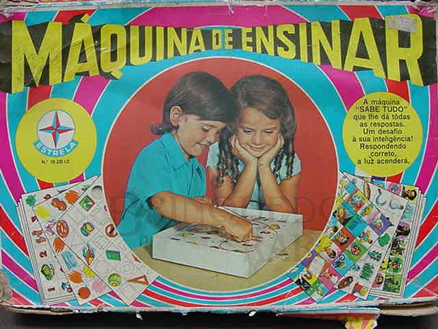 Brinquedo antigo Caixa do Jogo de Perguntas e Respostas Máquina de Ensinar, fabricado pela Estrela, Brasil. Década de 1960