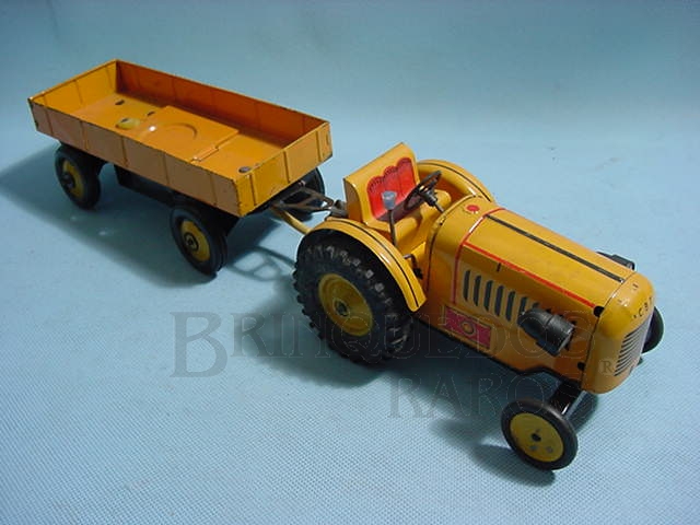 Brinquedo antigo Trator agrícola com reboque Década de 1960
