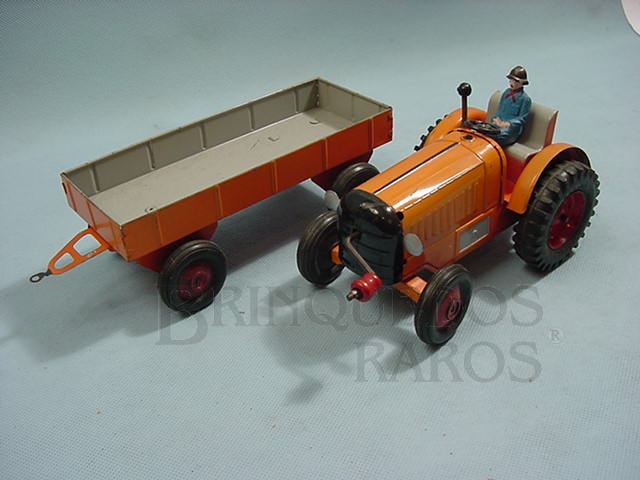 Brinquedo antigo Trator agrícola com reboque Década de 1960