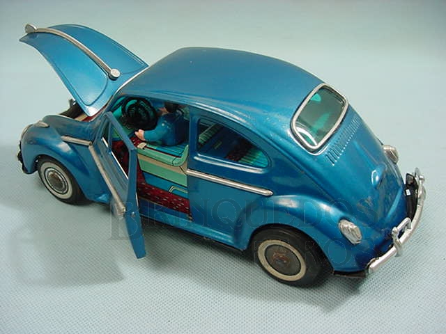 Brinquedo antigo Volkswagen Sedan com 26,00 cm de comprimento azul metálico Década de 1960