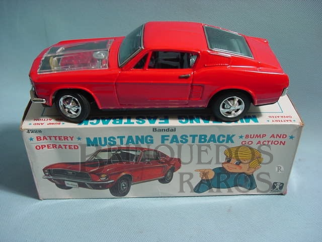 Brinquedo antigo Ford Mustang GT 1967 Fastback motor iluminado 22,00 cm de comprimento Década de 1960