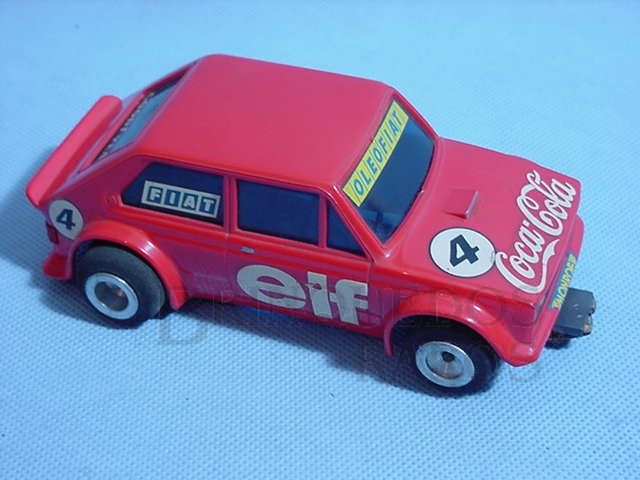 Brinquedo antigo Fiat 147 Vermelho chassi  diagonal
