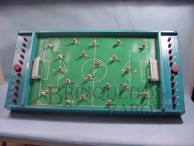 Brinquedo antigo Jogo de Futebol medindo 102 x 47 cm Ano 1957