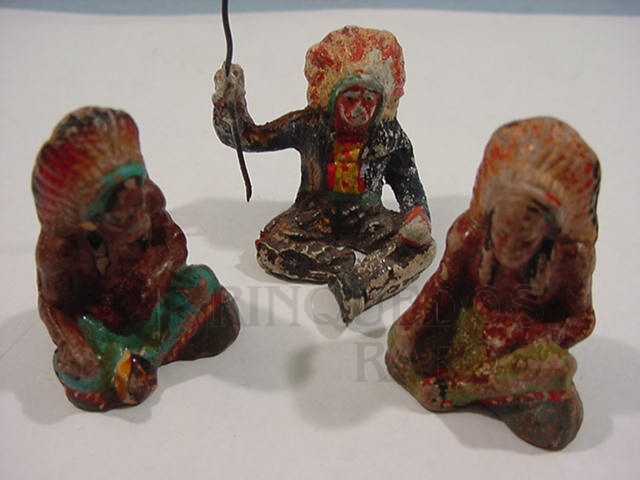Brinquedo antigo Conjunto de três Chefes índios de Papier Maché Década de 1940