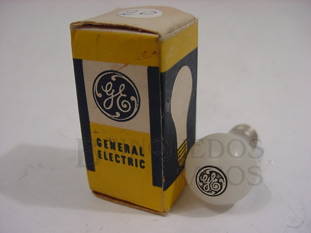 Brinquedo antigo Miniatura de lâmpada GE Brinde General Eletric 4,00 cm de altura com caixa Década de 1960