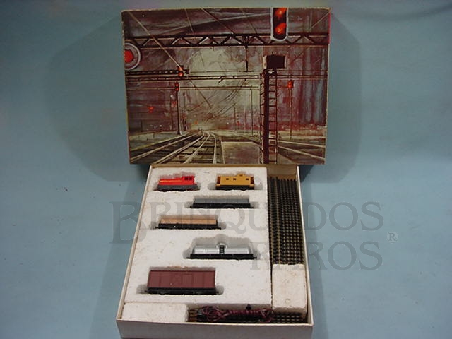 Brinquedo antigo Conjunto de Locomotiva Manobreira Diesel R.F.F.S.A. e cinco Vagões de Carga Década de 1960