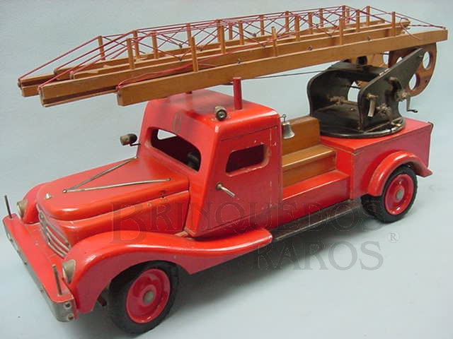 Brinquedo antigo Caminhão Escada com 73,00 cm de comprimento Escada com 1,80 mt de altura Comemorativo dos 20 anos da Fábrica Estrela Ano 1957