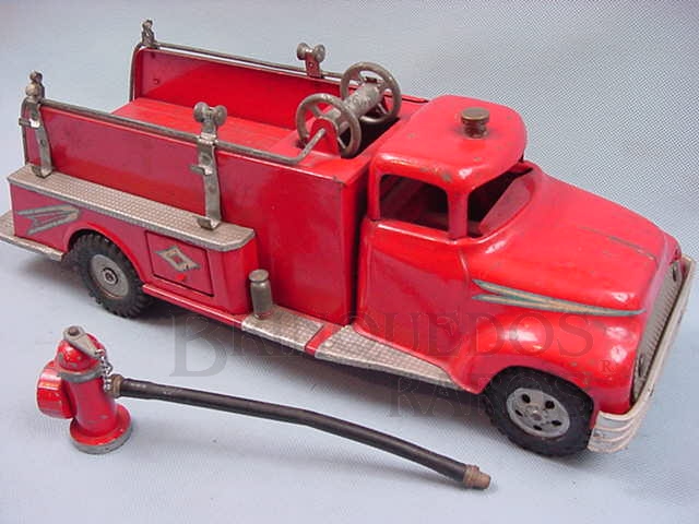 Brinquedo antigo Caminhão com hidrante e mangueira 60,00 cm de comprimento Década de 1950