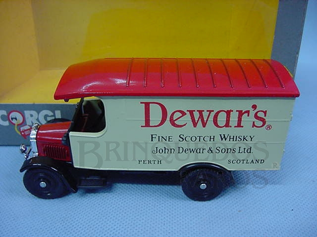 Brinquedo antigo Furgão Thornycroft Van Whisky Dewars