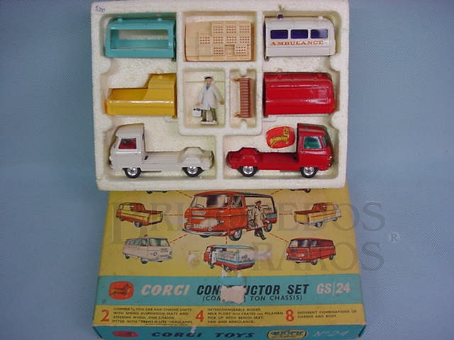 Brinquedo antigo Gift Set Constructor Set with Commer 3,4 ton Chassis Units Década de 1960