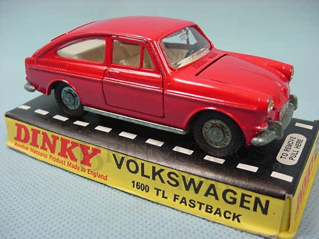 Brinquedo antigo Volkswagen 1600 TL Fastback Década de 1960