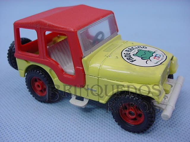 Brinquedo antigo Jeep Chrysler CJ5 Amarelo com capota vermelha Brazilian Corgi Toys Kiko