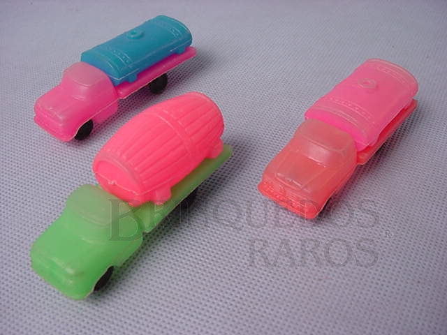 Brinquedo antigo Caminhões diversos com 5 cm de comprimento Década de 1970