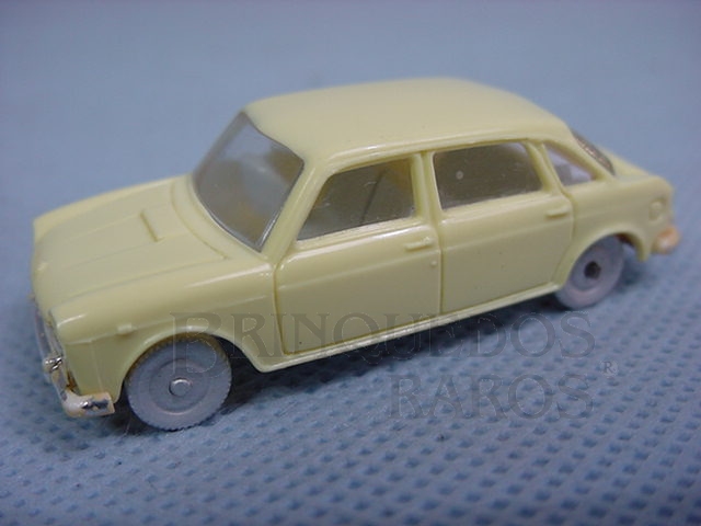 Brinquedo antigo Austin 1800 com 5,00 cm de comprimento Década de 1970