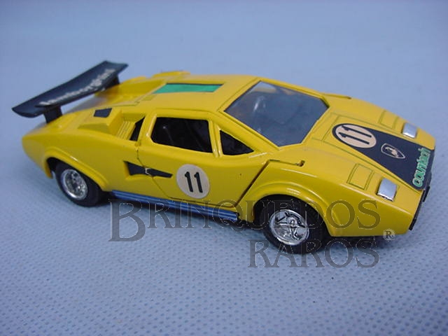 Brinquedo antigo Lamborguini Countach amarela Alfema década de 1980