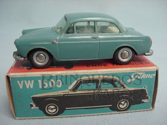 Brinquedo antigo Volkswagen 1500 azul Década de 1960