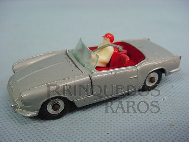 Brinquedo antigo Triumph Spitfire com motorista e cinto de segurança Década de 1960