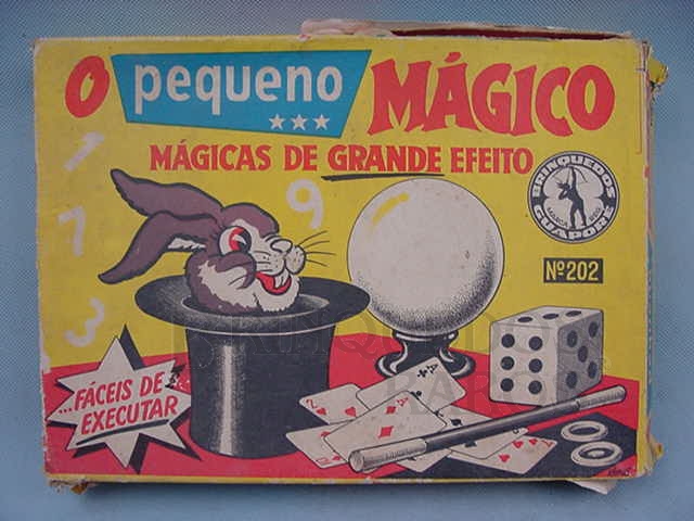 Brinquedo antigo Caixa do Conjunto de Mágicas O Pequeno Mágico Fabricado pela Guaporé Brasil na década de 1960 Trabalho assinado pelo Artista Kraus