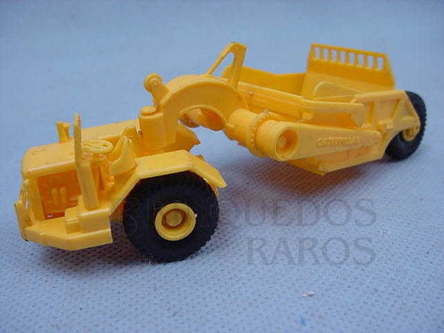 Brinquedo antigo Motor Scraper Caterpillar com 14,00 cm de comprimento Década de 1960