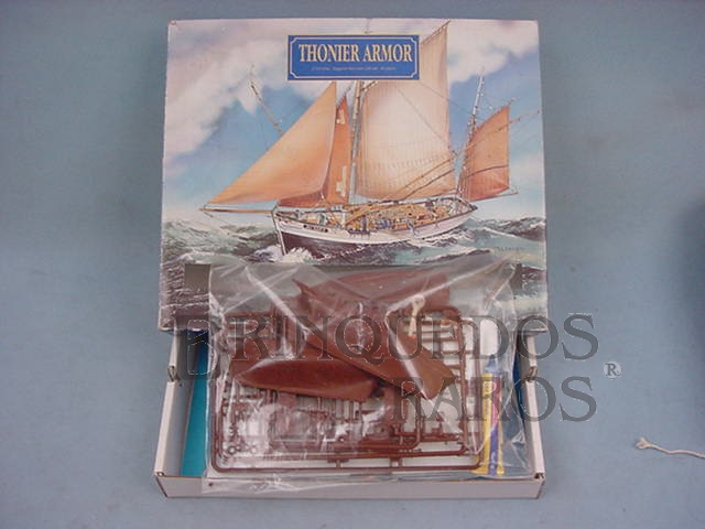 Brinquedo antigo Barco de pesca Thonier Armor