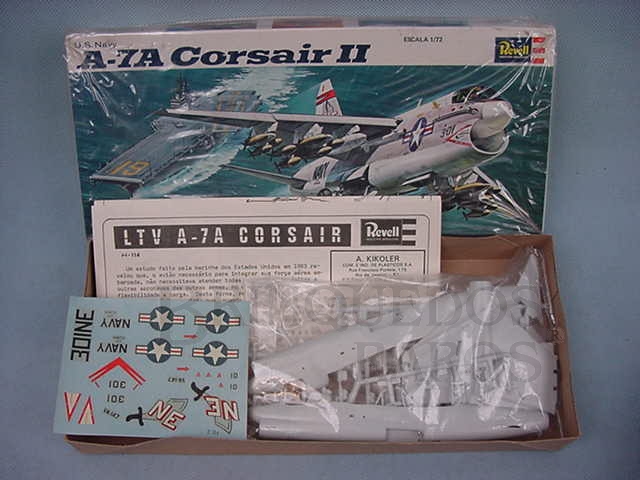 Brinquedo antigo Avião Corsair II A-7A caixa mole Década de 1970