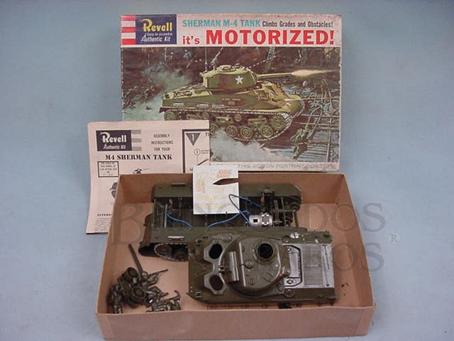 Brinquedo antigo Tanque de guerra Sherman M4 motorizado Caixa dura Década de 1960