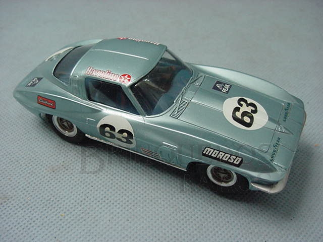 Brinquedo antigo Corvette Sting Ray 1965 azul montado e pintado de azul metálico