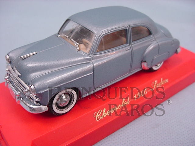 Brinquedo antigo Chevrolet Sedan 1950 
