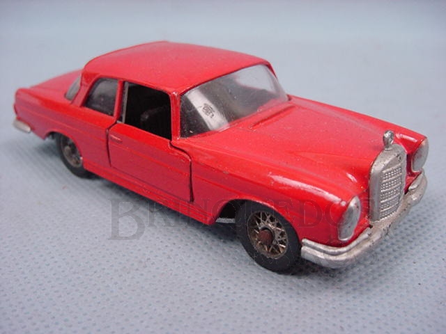 Brinquedo antigo Mercedes Benz 220 SE vermelha Fabricada pela Brosol Solido brésilienne Datada 3-1963