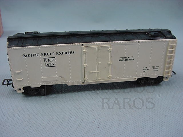 Brinquedo antigo Vagão Box Refrigerado branco Pacific Fruit Expres Década de 1960