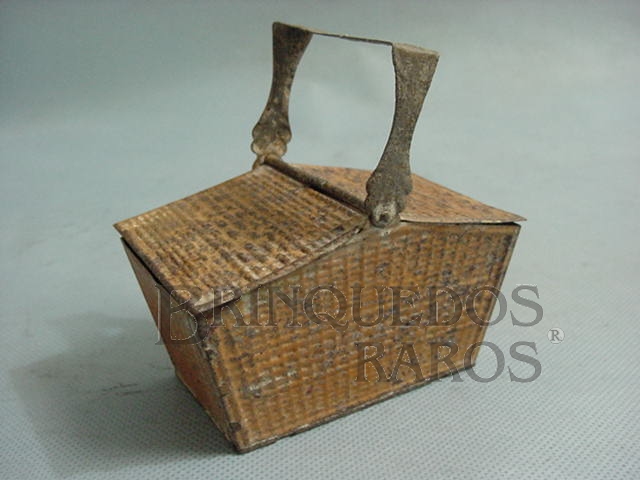 Brinquedo antigo Cesta de Pic Nic para Boneca com 10,00 cm de comprimento Década de 1930