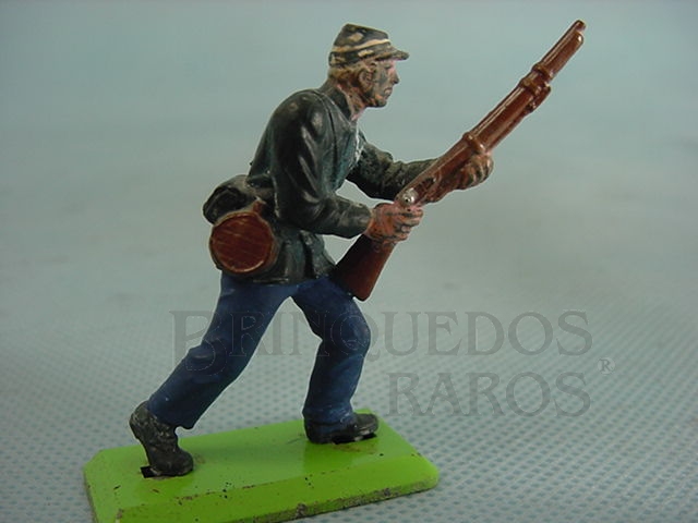 Brinquedo antigo Soldado da União Guerra de Secessão avançando com fuzil Série Deetail Década de 1970