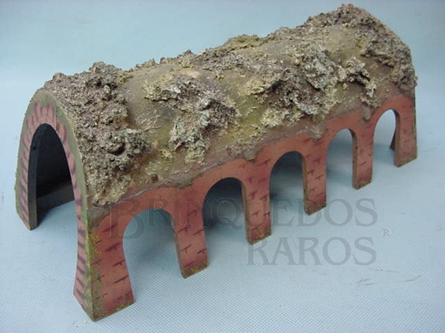 Brinquedo antigo Túnel com entradas laterais 32,00 cm de comprimento Papier Maché Década de 1940