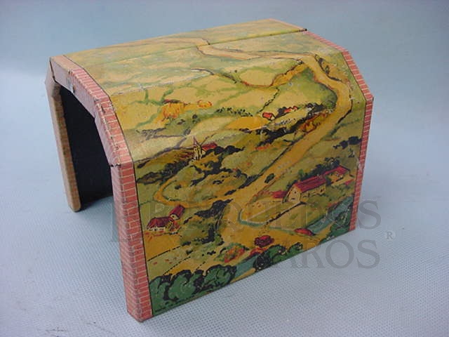 Brinquedo antigo Túnel de lata litografada com 12,00 cm de altura Década de 1940