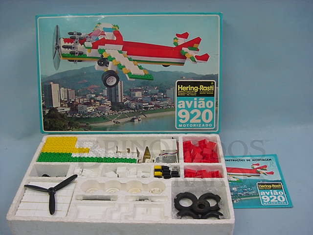 Brinquedo antigo Conjunto de montar Avião motorizado completo Década de 1970