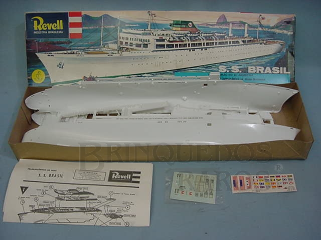 Brinquedo antigo Navio de Passageiros SS Brasil Caixa mole retratando a paisagem do Rio de Janeiro Década de 1970