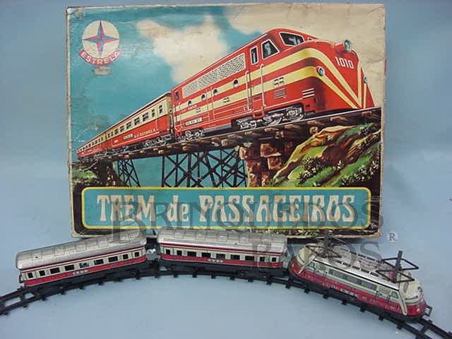 Brinquedo antigo Conjunto de Locomotiva e dois Carros de Passageiros Trem de Passageiros Ferrorama Datado 14 Mar 1972
