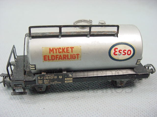 Brinquedo antigo Vagão tanque de dois eixos Esso Mycket Eldfarligt Década de 1960