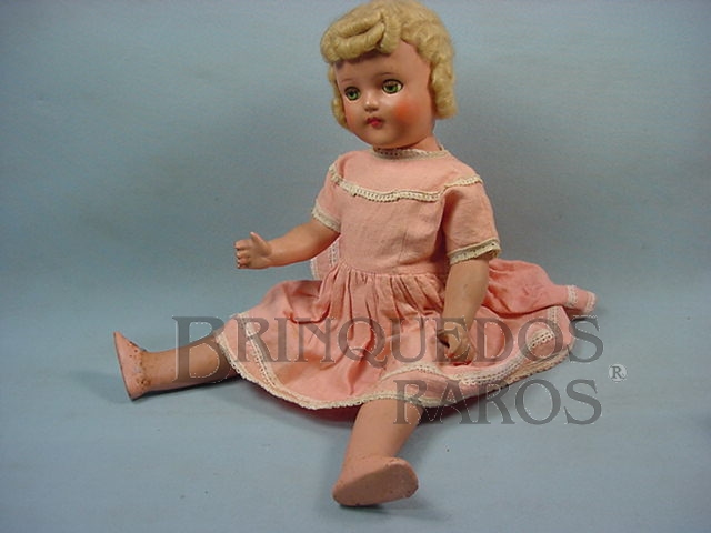 Brinquedo antigo Boneca de massa com 50,00 cm de altura Roupa original Olhos de plástico pintado Década de 1940
