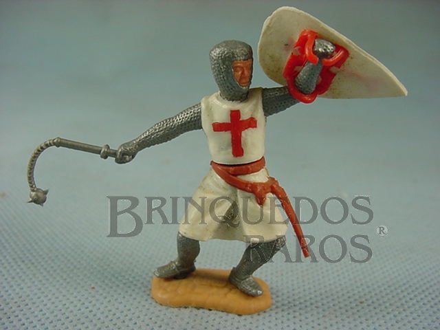 Brinquedo antigo Soldado Cruzado a pé com escudo e bola de aço