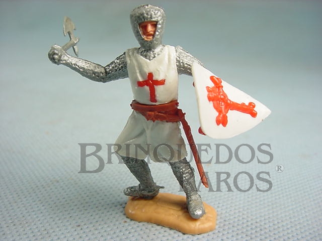 Brinquedo antigo Soldado Cruzado a pé com escudo e machado Década de 1970