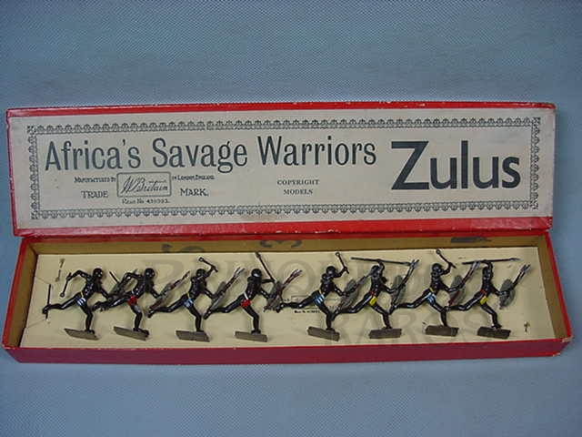 Brinquedo antigo Conjunto completo de Guerreiros Zulus Série África Savage Warriors Década de 1930