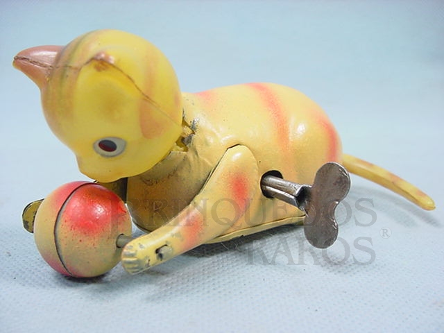 Brinquedo antigo Gato brincando com bola com 12,00 cm de comprimento Made in Occupied Japan Ano 1949