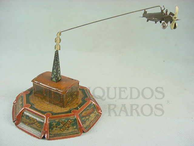 Brinquedo antigo Conjunto de Base Hangar Torre e Avião com 29,00 cm de altura Década de 1920