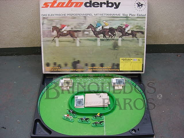 Brinquedo antigo Corrida de Cavalos Stabo Derby Completa com cinco cavalos Década de 1960