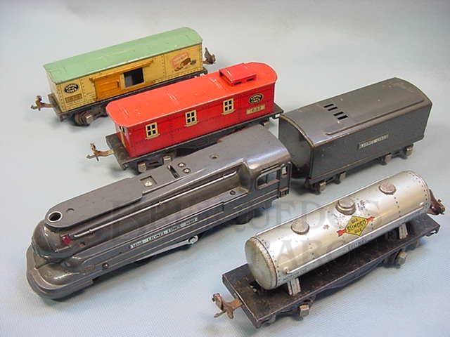 Brinquedo antigo Conjunto completo com locomotiva a vapor 1688E e 3 vagões de carga 1679  1680 e 1682 Ano 1935